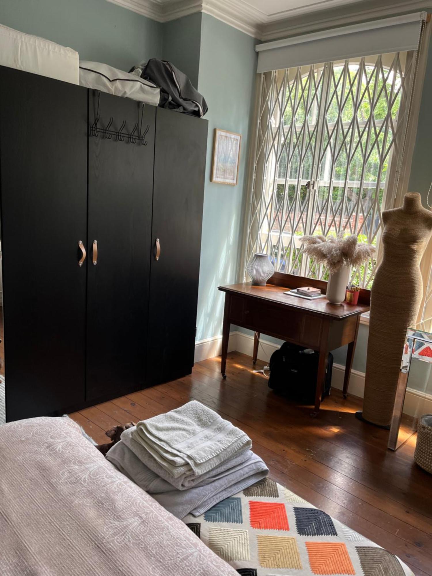 Dawn And Dudley The Sausage Dog'S Parkside Home London Exterior photo